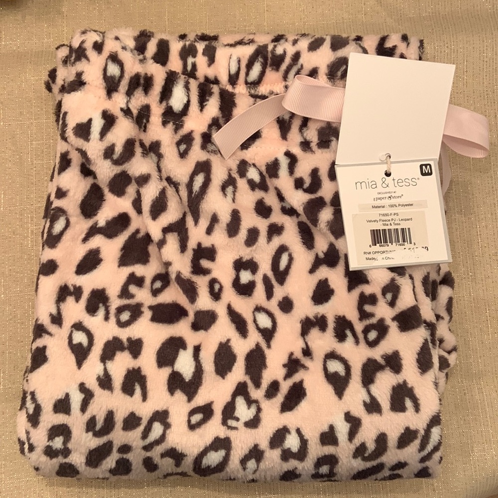 Super soft pajama bottoms new with tags